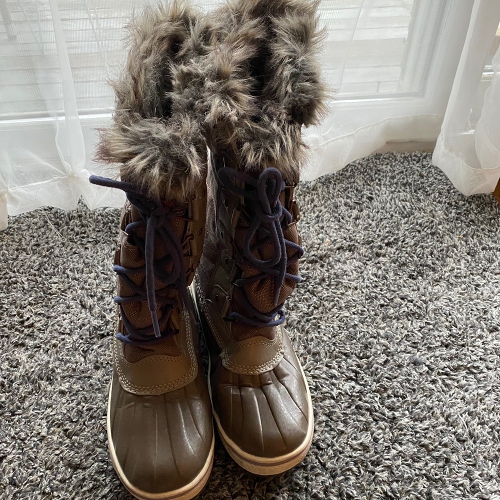 Snow boots